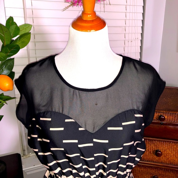 Forever 21 black & cream elastic waist dress. L - Picture 3 of 6